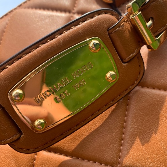 MICHAEL KORS Brown Leather Tote with Hold Chain - Picture 3 of 12